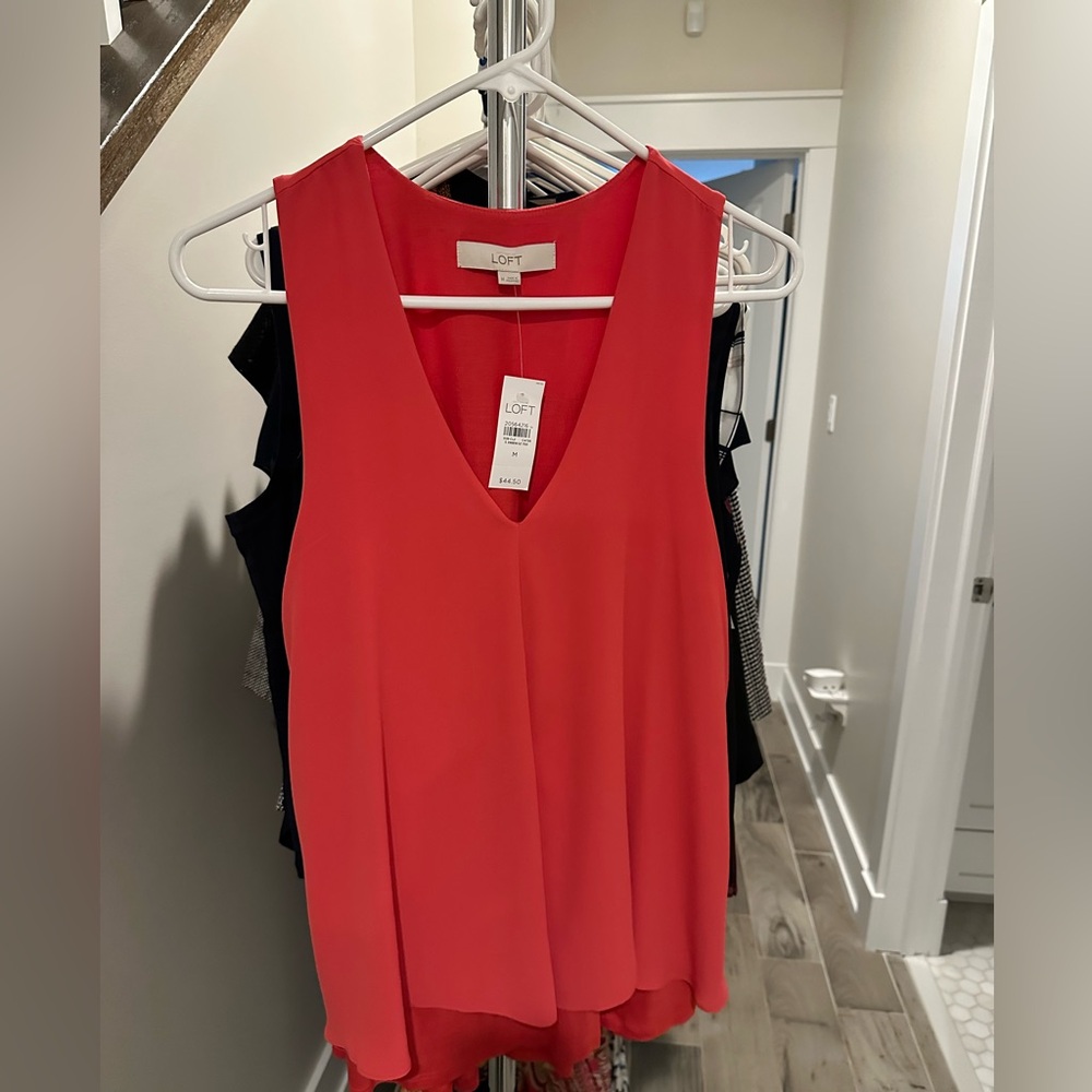 NWT LOFT Coral V-Neck Tank - Size M